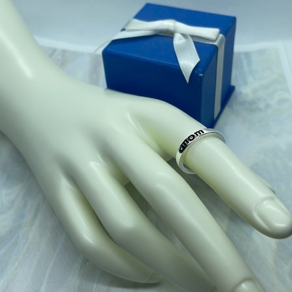 Silver “Mom” Engraved Band Ring - Picture 7 of 8
